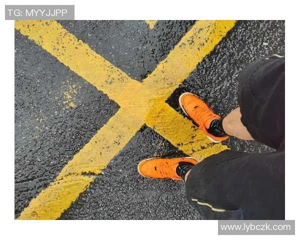 出警途中意外邂逅足球明星瞬间引发热议视频曝光